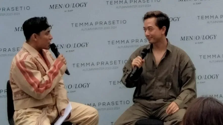 Temma Prasetio Ikut Ajang Dubai Fashion Week 2023, Pamerkan Rancangan Busana dari Tenun NTT 4 Temma Prasetio kombinasikan bahan tenun NTT untuk membuat busana pria yang modern dan unik