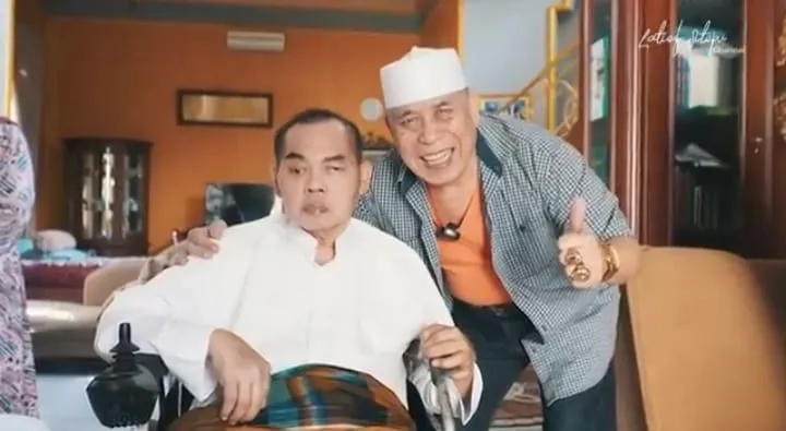 Kondisi Terkini Mat Solar Jadi Sorotan, Terlihat Kurus saat Dijenguk Latief Sitepu 4 Kondisi Mat Solar terlihat sangat kurus karena sakitnya saat dijenguk Latief Sitepu