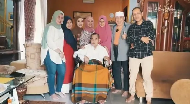 Kondisi Terkini Mat Solar Jadi Sorotan, Terlihat Kurus saat Dijenguk Latief Sitepu 3 Mat Solar sosok yang perhatian dan jiwa sosialnya tinggi