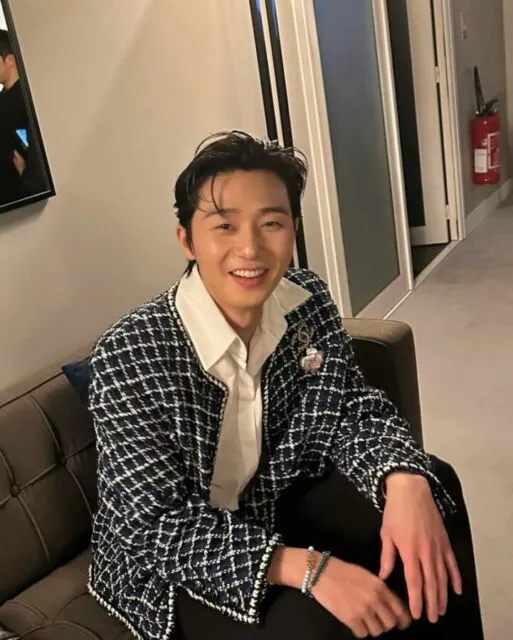 Gemasnya Kedekatan Park Seo Joon dan Jennie BLACKPINK di PFW 2023 Tuai Pujian 4 Foto Park Seo-joon nyempil di Instagram Jennie BLACKPINK