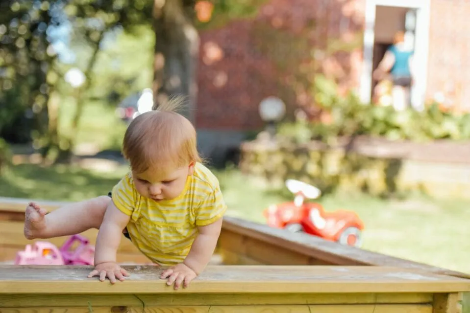 Jangan Asal Pilih! Ini 5 Tips Memilih Babysitter yang Aman untuk Anak 9 Tips memilih babysitter yang aman untuk anak