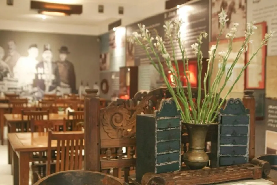 7 Rekomendasi Tempat Bukber di Malang. Cocok untuk Bukber Bareng Keluarga atau Teman! 14 Rumah Makan Inggil