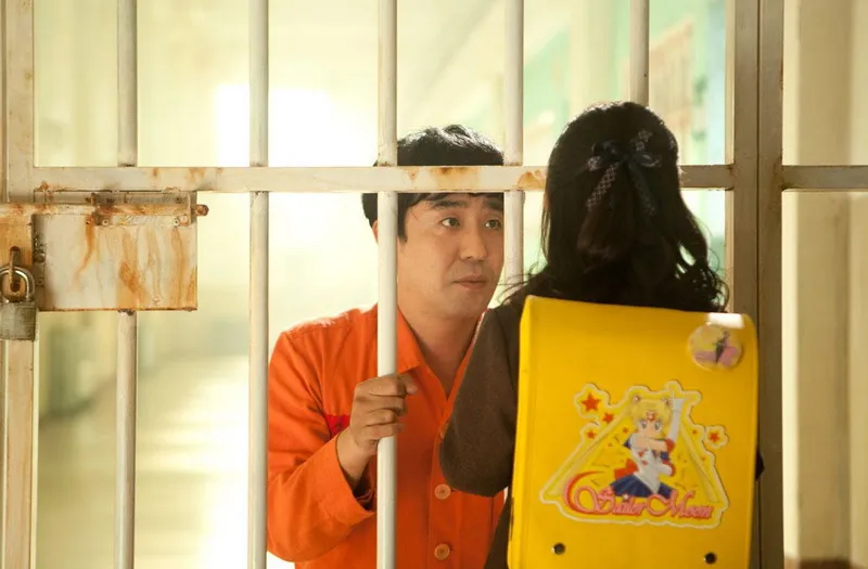 7 Rekomendasi Film Tentang Hubungan Ayah dan Anak, Penuh Haru dan Emosi~ 12 Miracle in Cell No.7