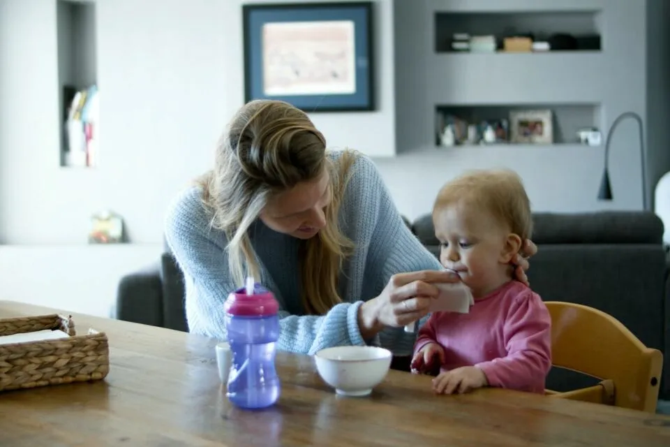 Jangan Asal Pilih! Ini 5 Tips Memilih Babysitter yang Aman untuk Anak 8 Tips memilih babysitter yang aman untuk anak
