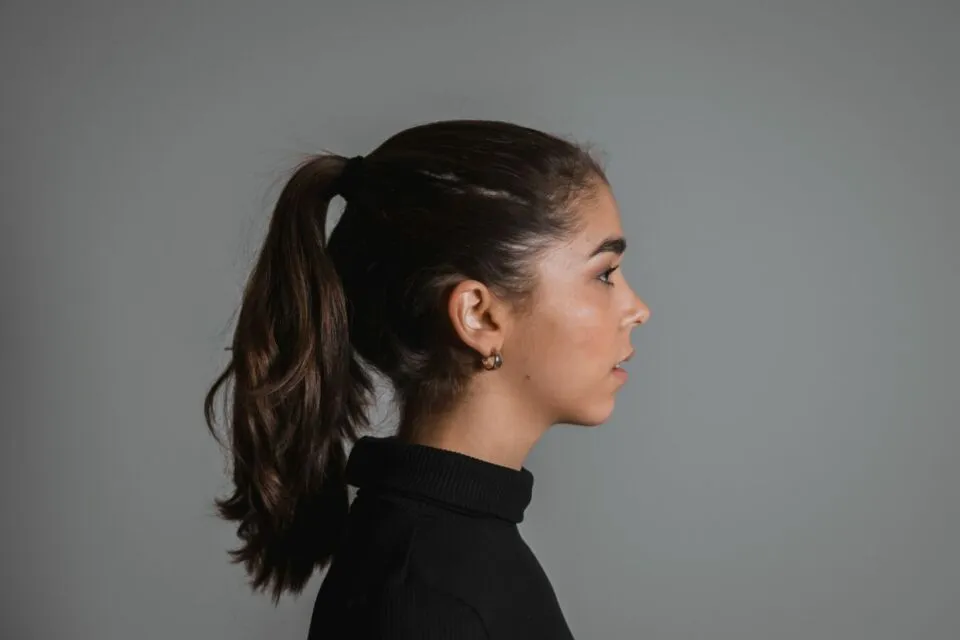 Mengucir Rambut Setiap Hari? Kenali Dulu 5 Efek Sampingnya 8