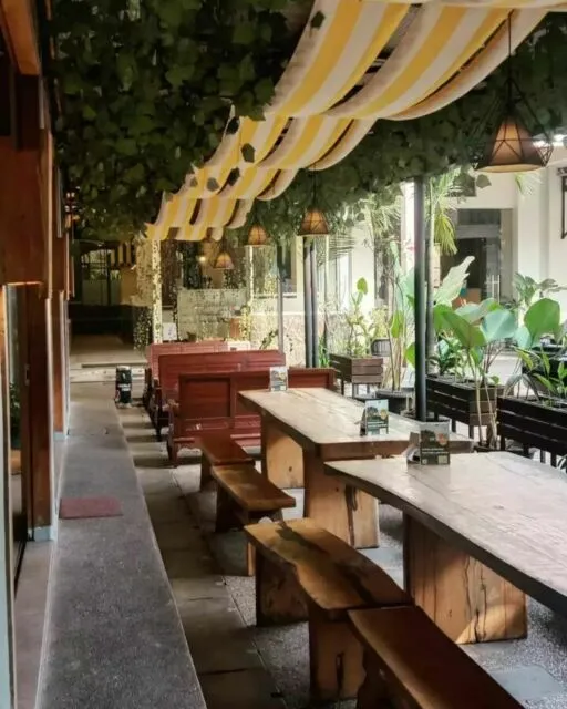 7 Rekomendasi Tempat Bukber di Malang. Cocok untuk Bukber Bareng Keluarga atau Teman! 12 Smpang Luwe Cafe & Resto
