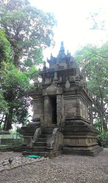 Daftar Tempat Wisata di Garut yang Wajib Diexplore 15 hipwee-Tempat wisata di Garut Candi Cankuang