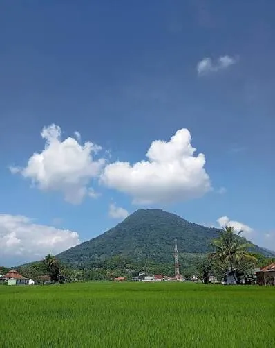 Daftar Tempat Wisata di Garut yang Wajib Diexplore 20 hipwee-Tempat wisata di Garut Gunung Haruman
