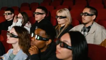 6 Alasan Nonton Film Di Bioskop Masih Relavan Dibanding Layanan Streaming Online yang Bejibun