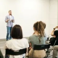 Introvert = Tidak Bisa Public Speaking?
