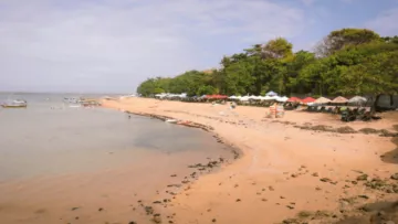 Liburan di Pantai: Menemukan Ketenangan Diri dalam Merenung