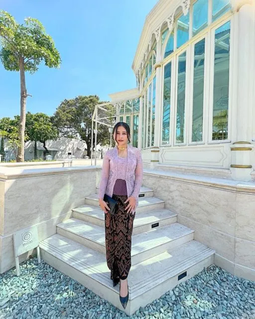 8 Model Baju untuk Orang Pendek agar Kelihatan Tinggi dan Gemas! 12 model baju buat orang pendek gemuk