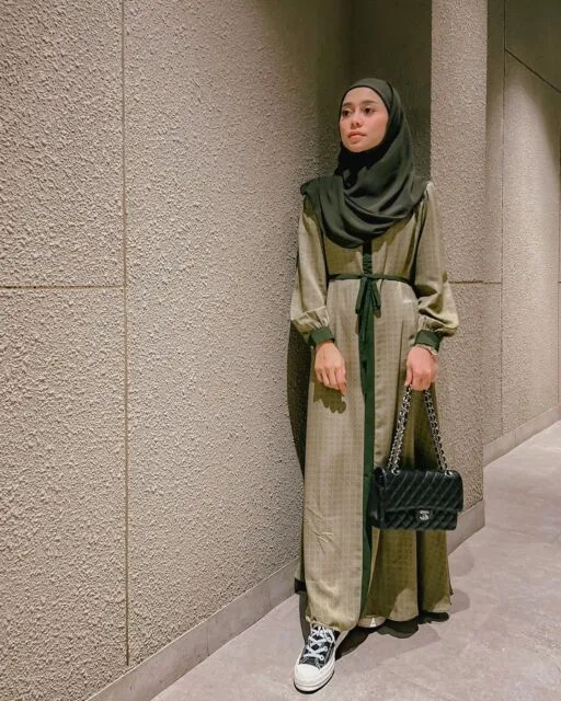 8 Model Baju untuk Orang Pendek agar Kelihatan Tinggi dan Gemas! 13 bertubuh pendek model baju gamis untuk orang pendek