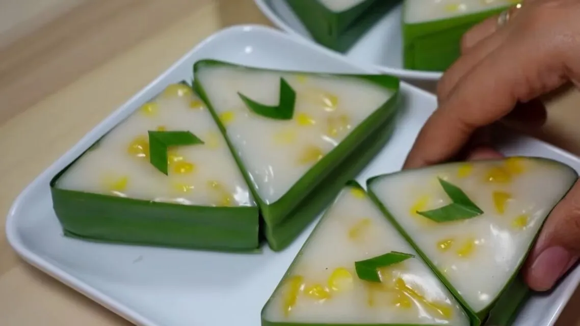 11 Kue Tradisional Khas Thailand yang Wajib Kamu Coba, Manis Hingga Gurih! 31 hipwee-hipwee-kue tradisional khas thailand - talam tako
