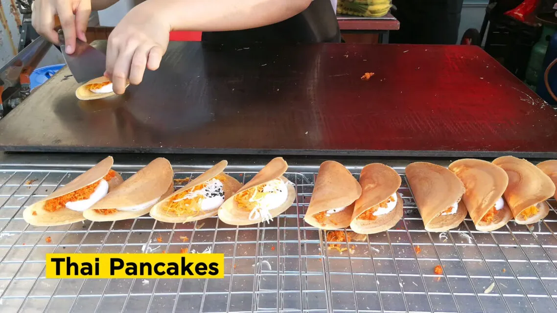 11 Kue Tradisional Khas Thailand yang Wajib Kamu Coba, Manis Hingga Gurih! 30 hipwee-hipwee-kue tradisional khas thailand - thai pancakes