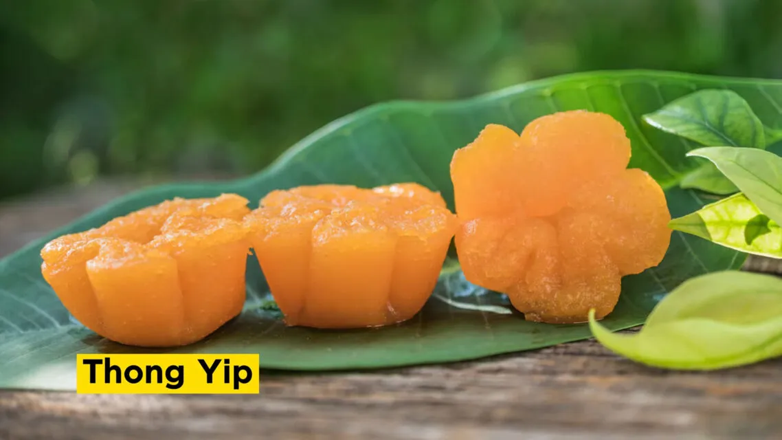 11 Kue Tradisional Khas Thailand yang Wajib Kamu Coba, Manis Hingga Gurih! 25 hipwee-kue tradisional khas thailand - thong yip