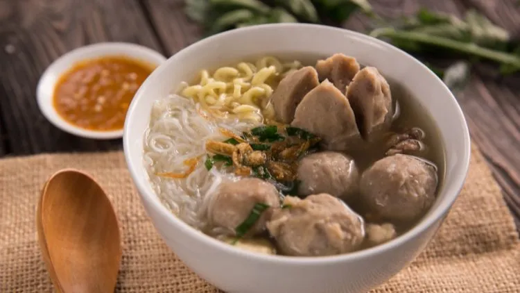Bagian Daging Sapi dan Kegunaannya untuk Masakan, Temukan Potongan Terbaik! 15 hipwee-Bagian Daging Sapi Yang Enak dan Kegunaanya untuk Masakan - bakso