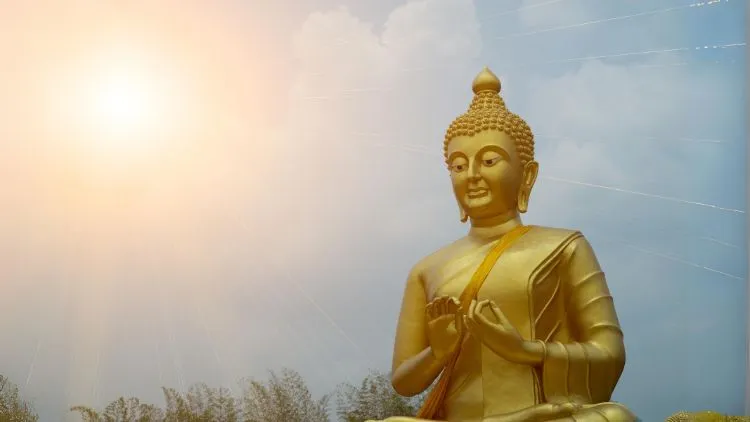 Biar Nggak Planga-plongo, Ini Panduan Singkat Menikmati Perayaan Waisak di Candi Borobudur! 12 hipwee-buddha statue