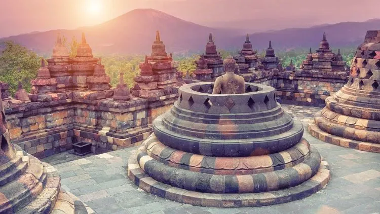 Biar Nggak Planga-plongo, Ini Panduan Singkat Menikmati Perayaan Waisak di Candi Borobudur! 20 hipwee-candi borobudur