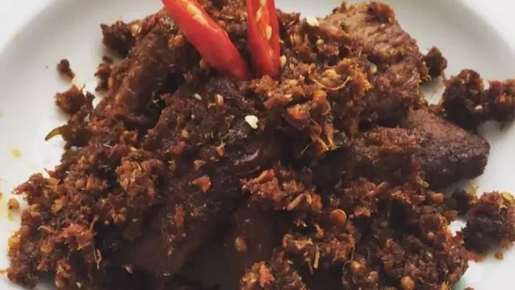7 Cara Mengawetkan Daging Tanpa Kulkas agar Tahan Lama, Cara Lama yang Mulai Terlupakan 13 hipwee-cara mengawetkan daging tanpa kulkas agar tahan lama - rendang kering