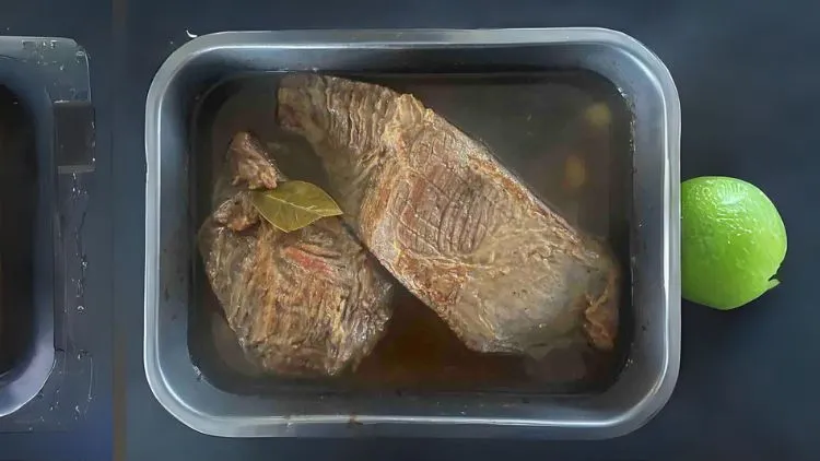 7 Cara Mengawetkan Daging Tanpa Kulkas agar Tahan Lama, Cara Lama yang Mulai Terlupakan 16 hipwee-cara mengawetkan daging tanpa kulkas - confit