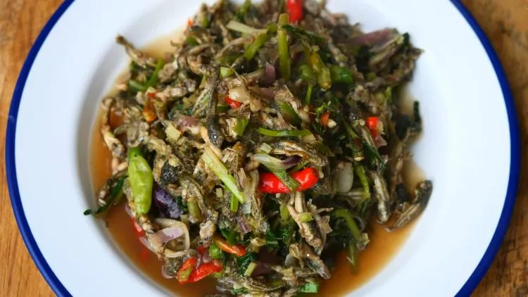 10 Makanan Ekstrim di Thailand yang Populer, Ada Paruh Bebek! 26 hipwee-makanan ekstrim di thailand - keebong mok huak