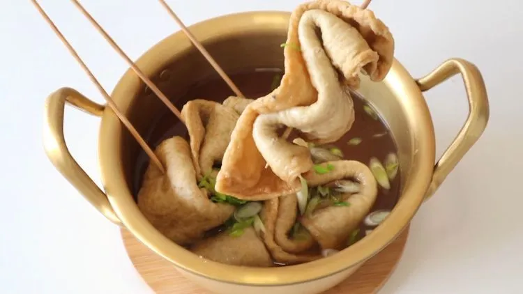 10 Makanan Khas Korea Selatan Yang Halal, Tetap Lezat Meski No Pork No Lard 28 hipwee-makanan khas korea selatan yang halala - eomuk