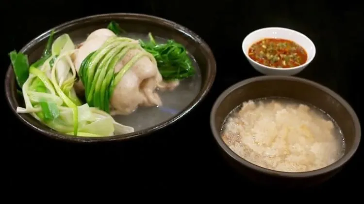 10 Makanan Khas Korea Selatan Yang Halal, Tetap Lezat Meski No Pork No Lard 24 hipwee-makanan khas korea selatan yang halala - samgyetang