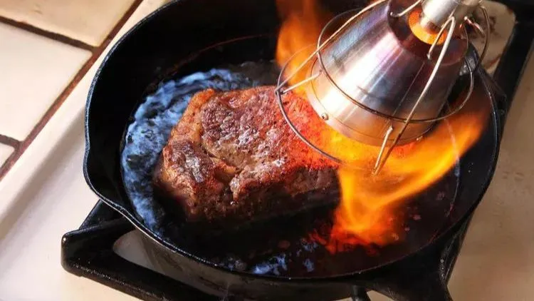 Cara Membuat Steak Daging Sapi Kurban, Ini Tipsnya Biar Empuk! 12 hipwee-cara membuat steak daging sapi kurban - finishing