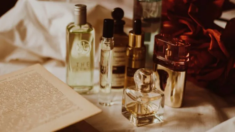 Rekomendasi Oleh-Oleh Haji, Cocok untuk Banyak Orang 22 hipwee-rekomendasi oleh-oleh haji - parfum