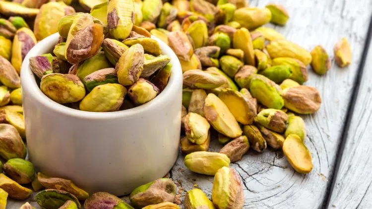 Rekomendasi Oleh-Oleh Haji, Cocok untuk Banyak Orang 23 hipwee-rekomendasi oleh-oleh haji - pistachio