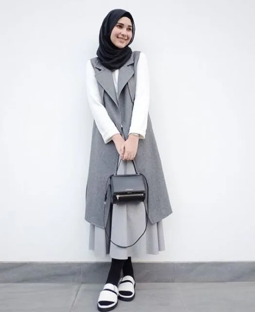 Baju Abu-abu cocok dengan Hijab Warna Apa? Ini Dia Rekomendasinya! 11 blazer abu-abu tanpa lengan