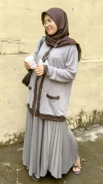 Baju Abu-abu cocok dengan Hijab Warna Apa? Ini Dia Rekomendasinya! 9