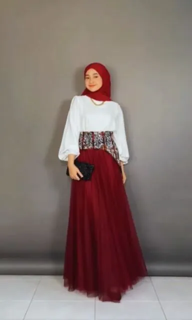 8 Inspirasi Outfit 17 Agustus, Siap-Siap Jadi Pusat Perhatian di Hari Kemerdekaan 14 Hedi Yunus mendatangi fans