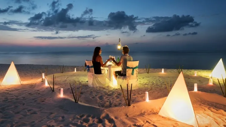 23 Ucapan Anniversary Pernikahan Untuk Istri yang Romantis dan Bikin Baper 13 ucapan anniversary pernikahan pantai