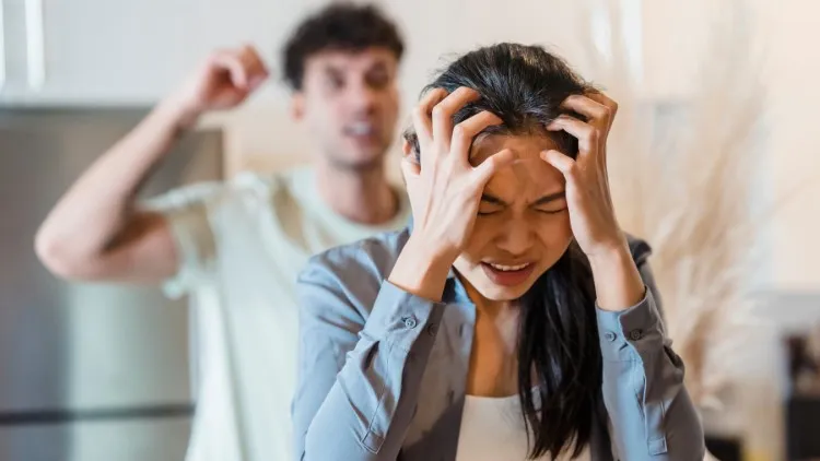Kumpulan Kata Sindiran Buat Orang Sok Benar, Jangan-Jangan Kamu Sendiri Juga? 18 hipwee-kumpulan kata sindiran buat orang sok benar - facepalm frustation