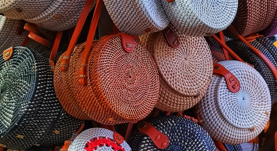 13 Oleh-oleh Khas Bali yang Wajib Kamu Borong! 16 oleh-oleh dari bali tas rotan
