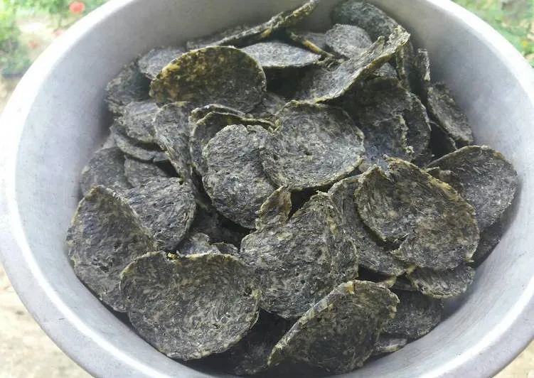 Rekomendasi Oleh-Oleh Khas Padang, Bikin Kamu Bilang cassava leaf crackers - specialty of padang