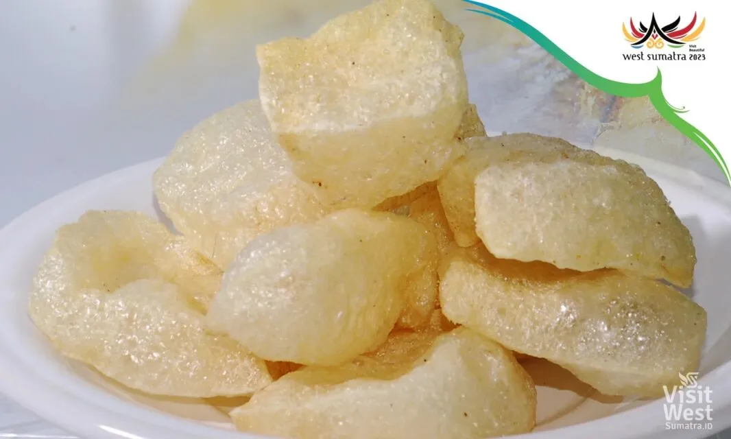 Rekomendasi Oleh-Oleh Khas Padang, Bikin Kamu Bilang jangek crackers - buffalo skin crackers - specialty of padang