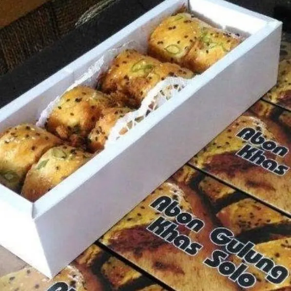 Rekomendasi Oleh-Oleh Khas Solo yang Enak, Baik Tradisional dan Kekinian 25 hipwee-oleh-oleh khas solo - solo floss roll