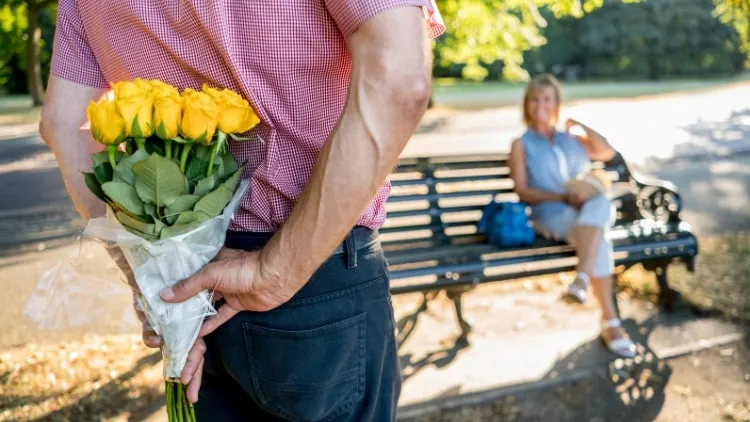 23 Ucapan Anniversary Pernikahan Untuk Istri yang Romantis dan Bikin Baper 18 hipwee-ucapan anniversary pernikahan - bunga