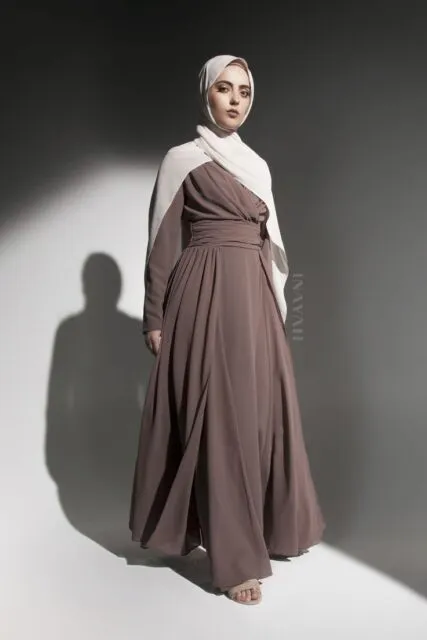 Baju Mocca Cocok dengan Jilbab Warna Apa? 7 Kombinasi Ini Bisa Kamu Tiru! 7 perpaduan mocca tua dan beige