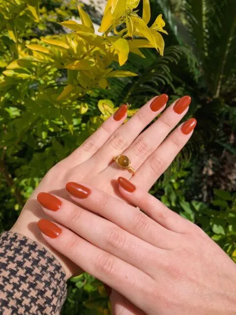 9 Warna Kutek yang Bikin Kulit Cerah dan Glowing, Jangan Salah Pilih! 15 warna kutek yang bikin kulit cerah dan halus