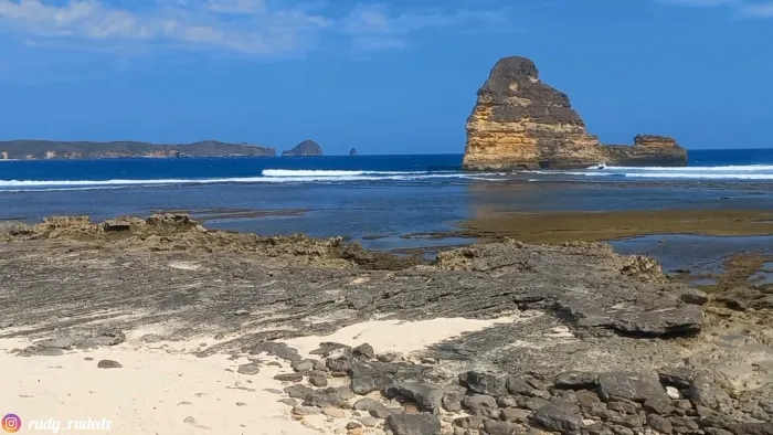 10 Destinasi Wisata di Mandalika dengan Keindahan Alam yang Mempesona 18