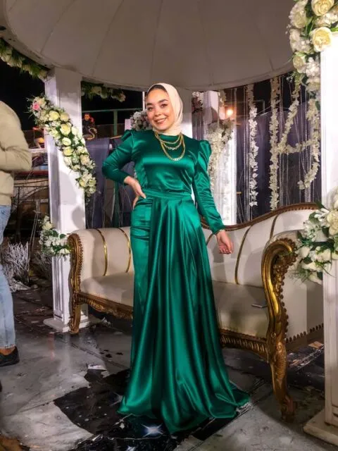 Baju Hijau Botol Cocok dengan 7 Warna Jilbab Ini, Bikin Kamu Tampil Fashionable! 14
