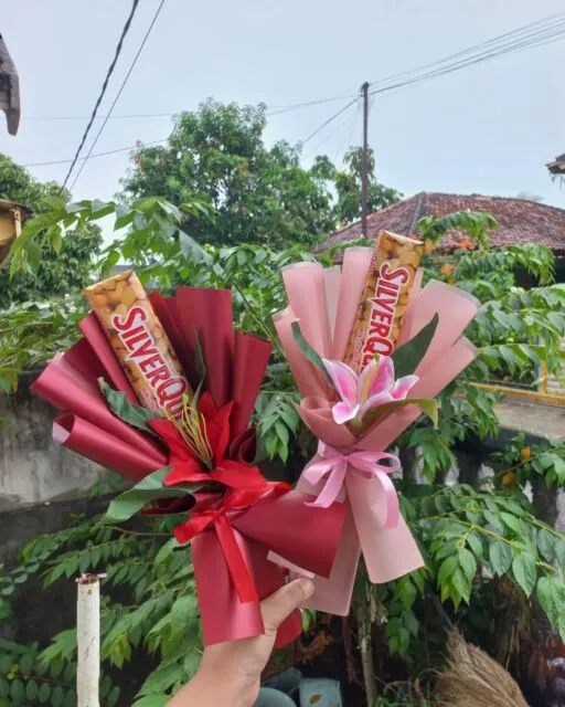 11 Contoh Buket Snack Unik untuk Wisuda, Kado Ulang Tahun, Anniversary, dll 19 Buket snack mini isi cokelat