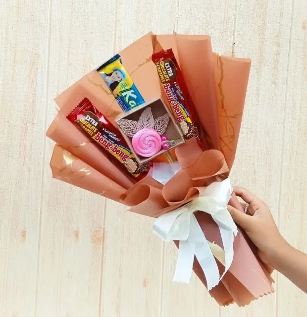 11 Contoh Buket Snack Unik untuk Wisuda, Kado Ulang Tahun, Anniversary, dll 12 buket snack yang simple