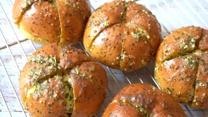 10 Ide Kue Hantaran Lamaran Unik dan Kekinian, Bikin Momen Lebih Berkesan 20