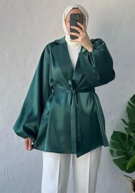 Baju Hijau Botol Cocok dengan 7 Warna Jilbab Ini, Bikin Kamu Tampil Fashionable! 12