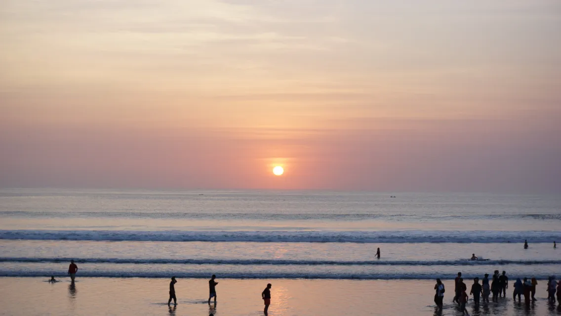 8 Pantai Sunset di Bali yang Cocok untuk Menikmati Senja, Suasananya Romantis Banget! 13